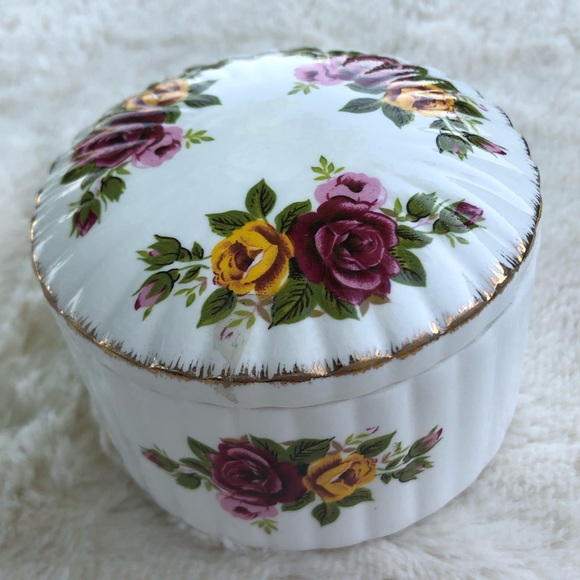 Cottage Rose Trinket box - Picture 2 of 6